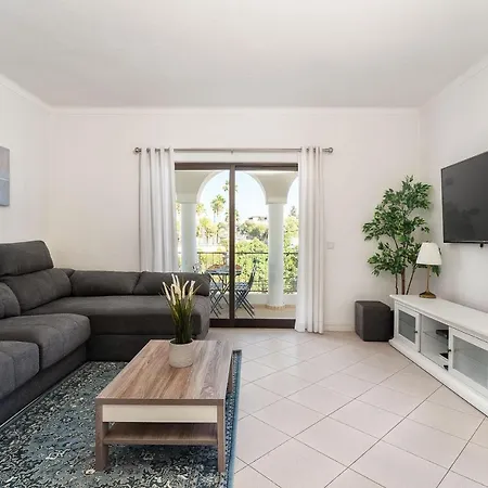 Host Wise - Lively Charming W Pool Apartament