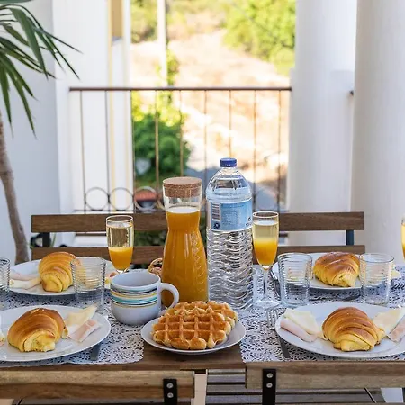 Host Wise - Lively Charming W Pool Apartament