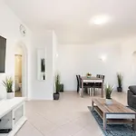 Apartman Host Wise - Lively Charming W Pool *