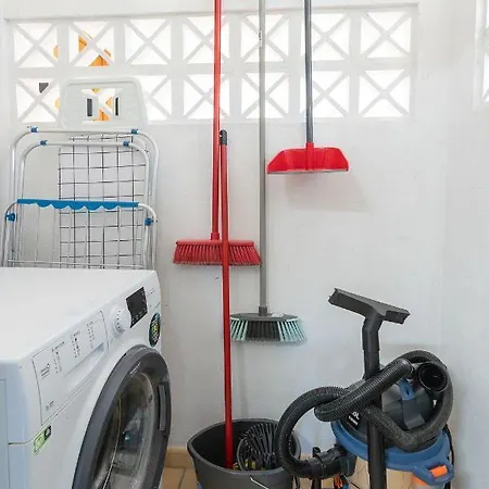 Host Wise - Lively Charming W Pool Apartment *