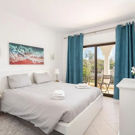 Host Wise - Lively Charming W Pool Apartment